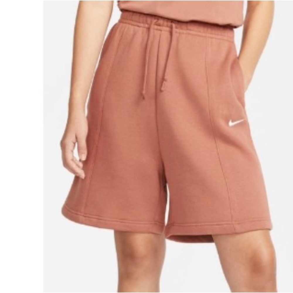 NWT Nike Women’s Sportswear Essential Fleece High Rise Shorts size Small